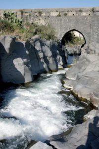 fiume alcantara - ponte arabo di san nicola