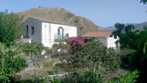 valle alcantara - casa antica e castello francavilla
